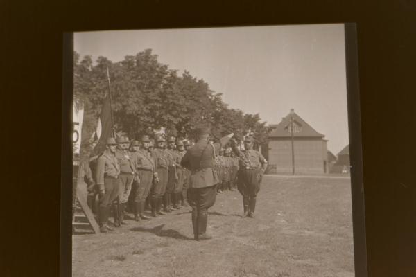 altes Negativ - SA Abteilung angetreten - Ort ?